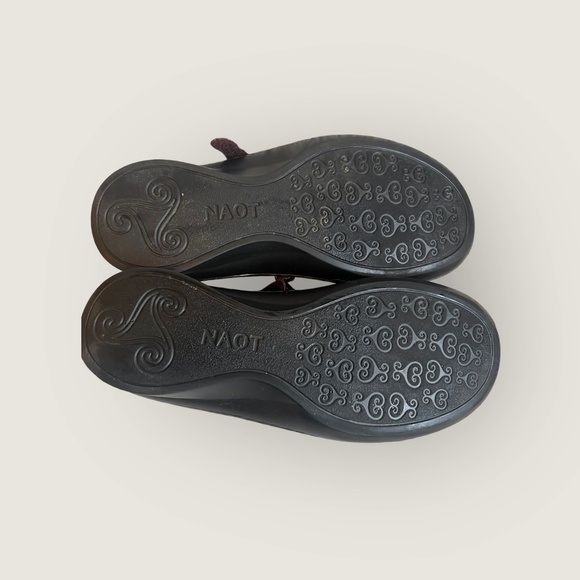 NAOT Brown Leather Mary Jane Shoe  Comfort Flat Sz EU 39/ US Size 8-8.5 - Picture 7 of 12